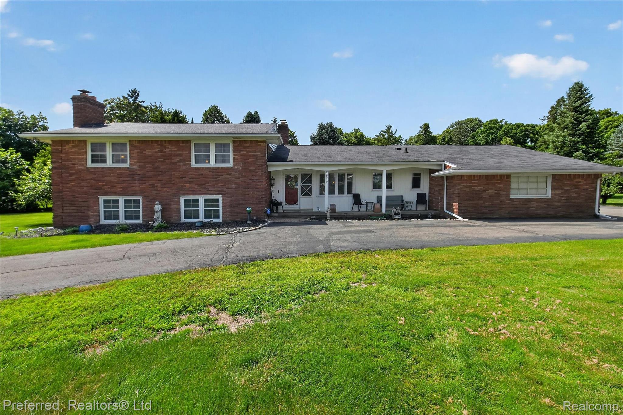 22519 Woodrising Lane