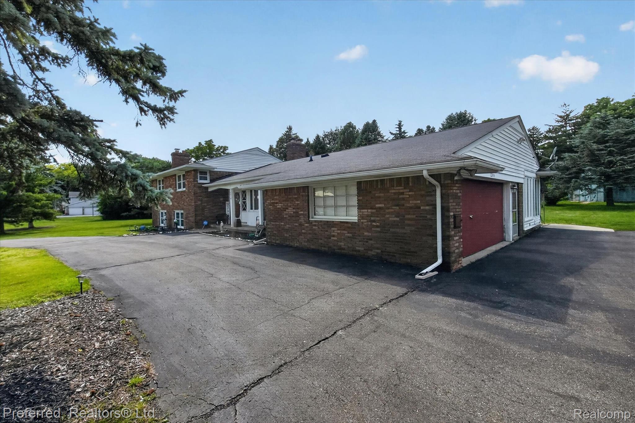 22519 Woodrising Lane