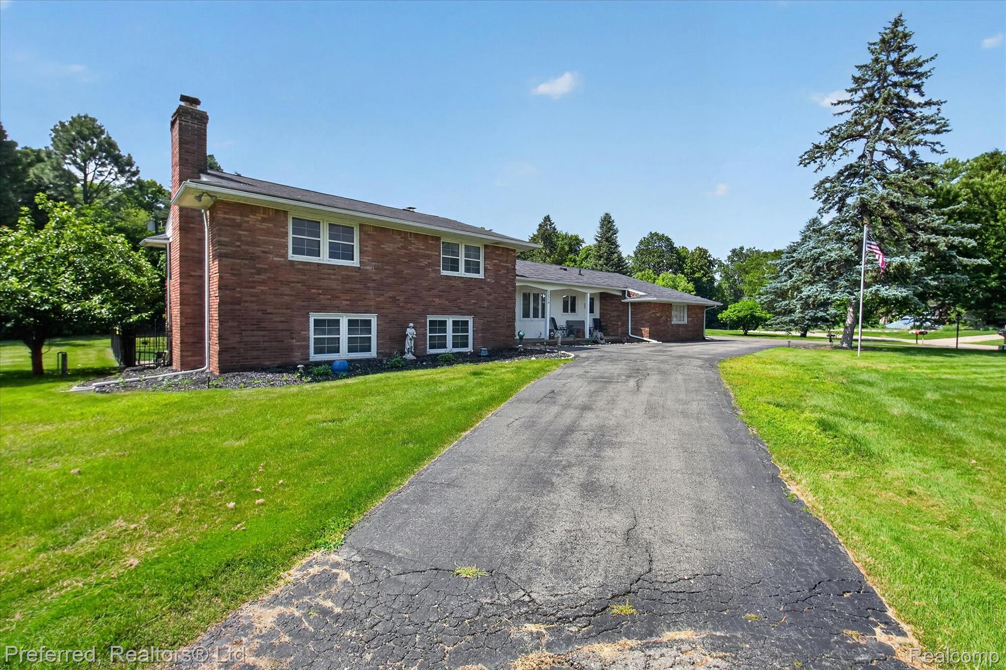 22519 Woodrising Lane
