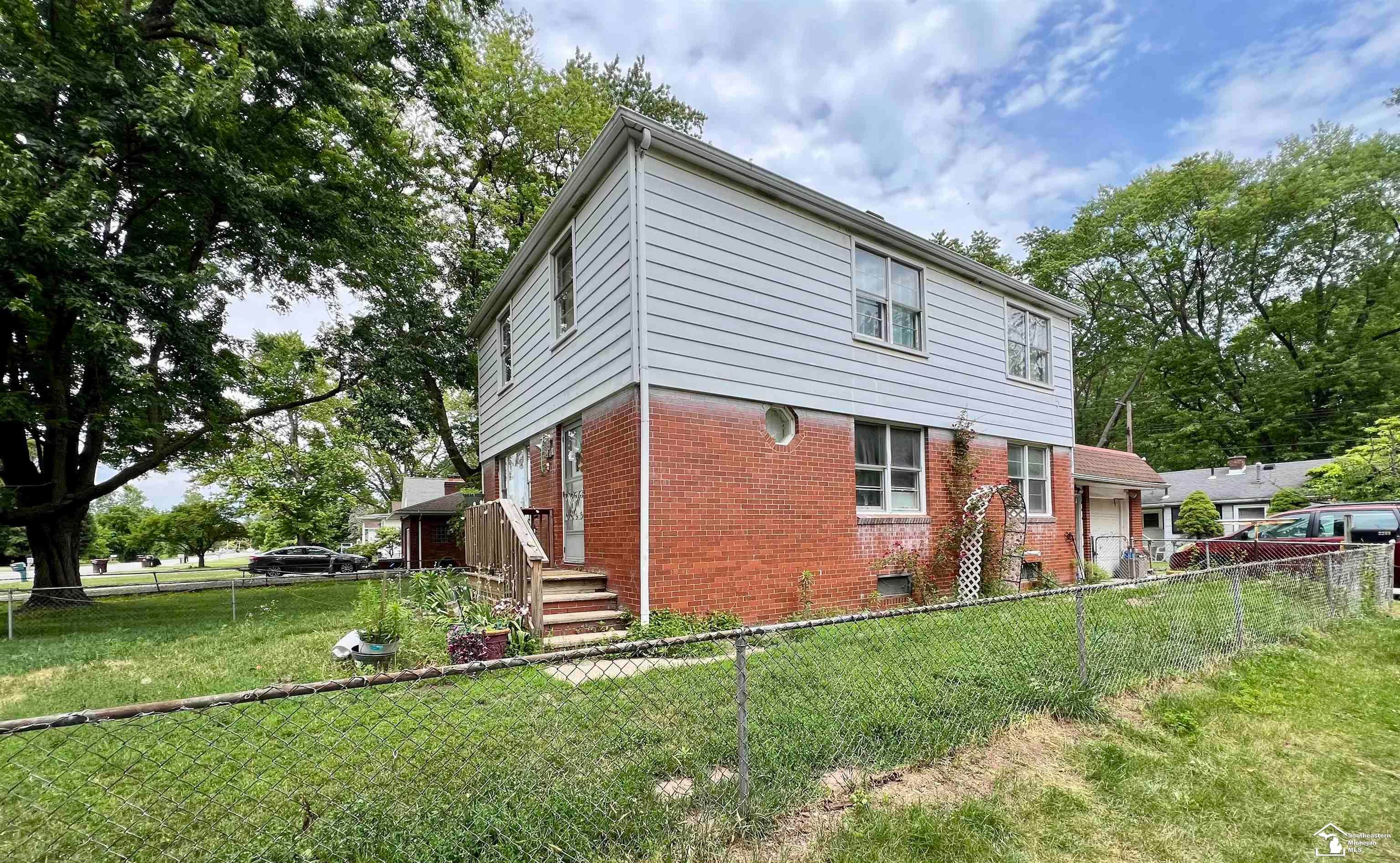 2288 Vivian Road