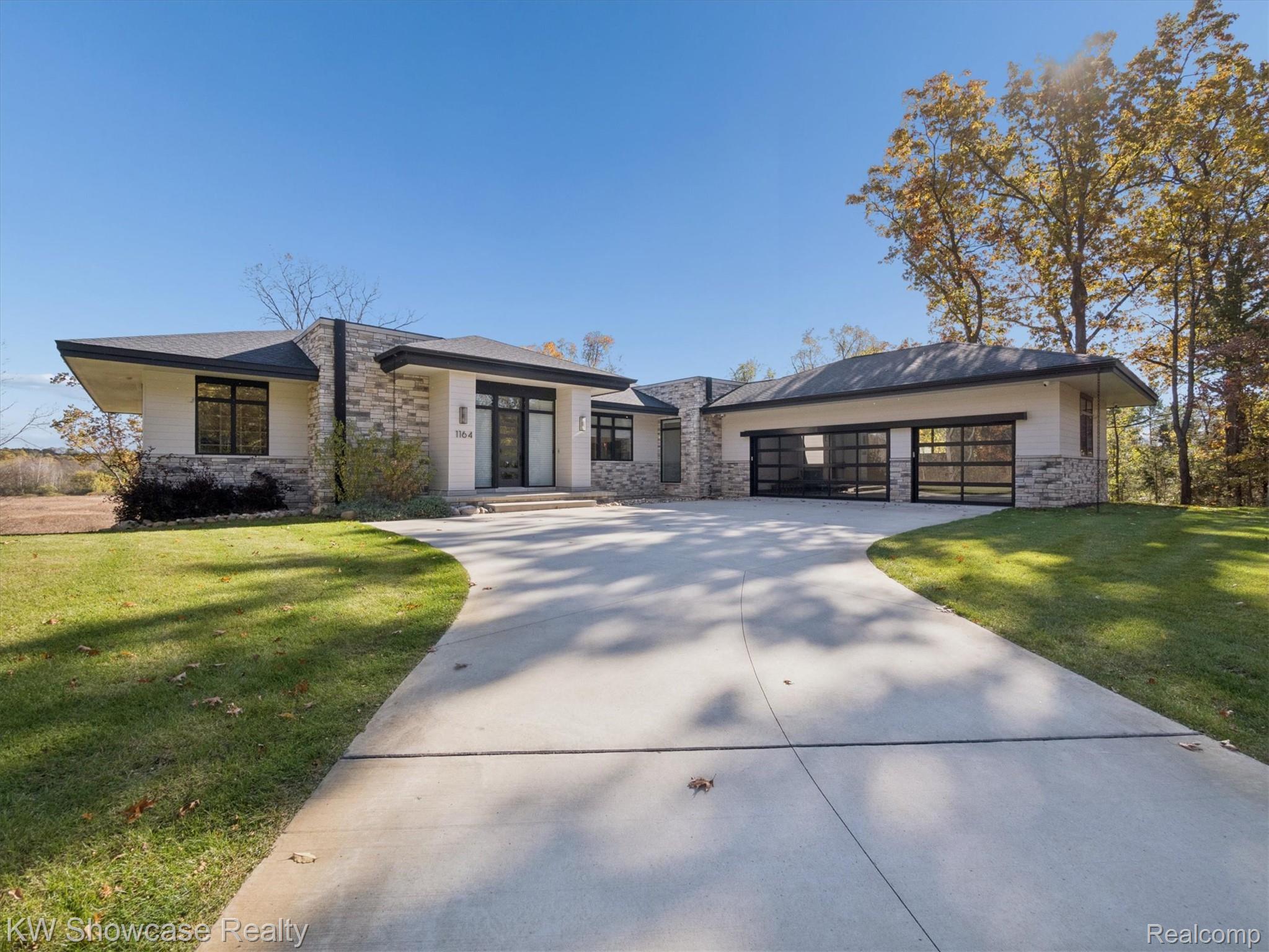 1164 Lake Forest Way