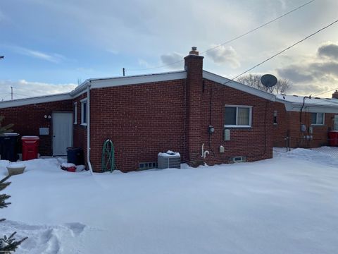 A home in RosevilleCity_Macomb