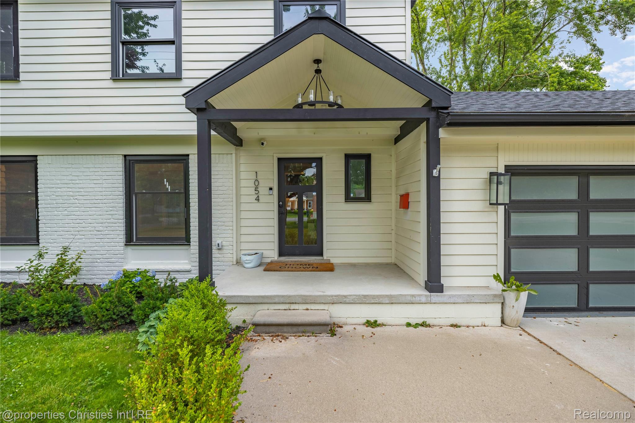 1054 Saxon Drive