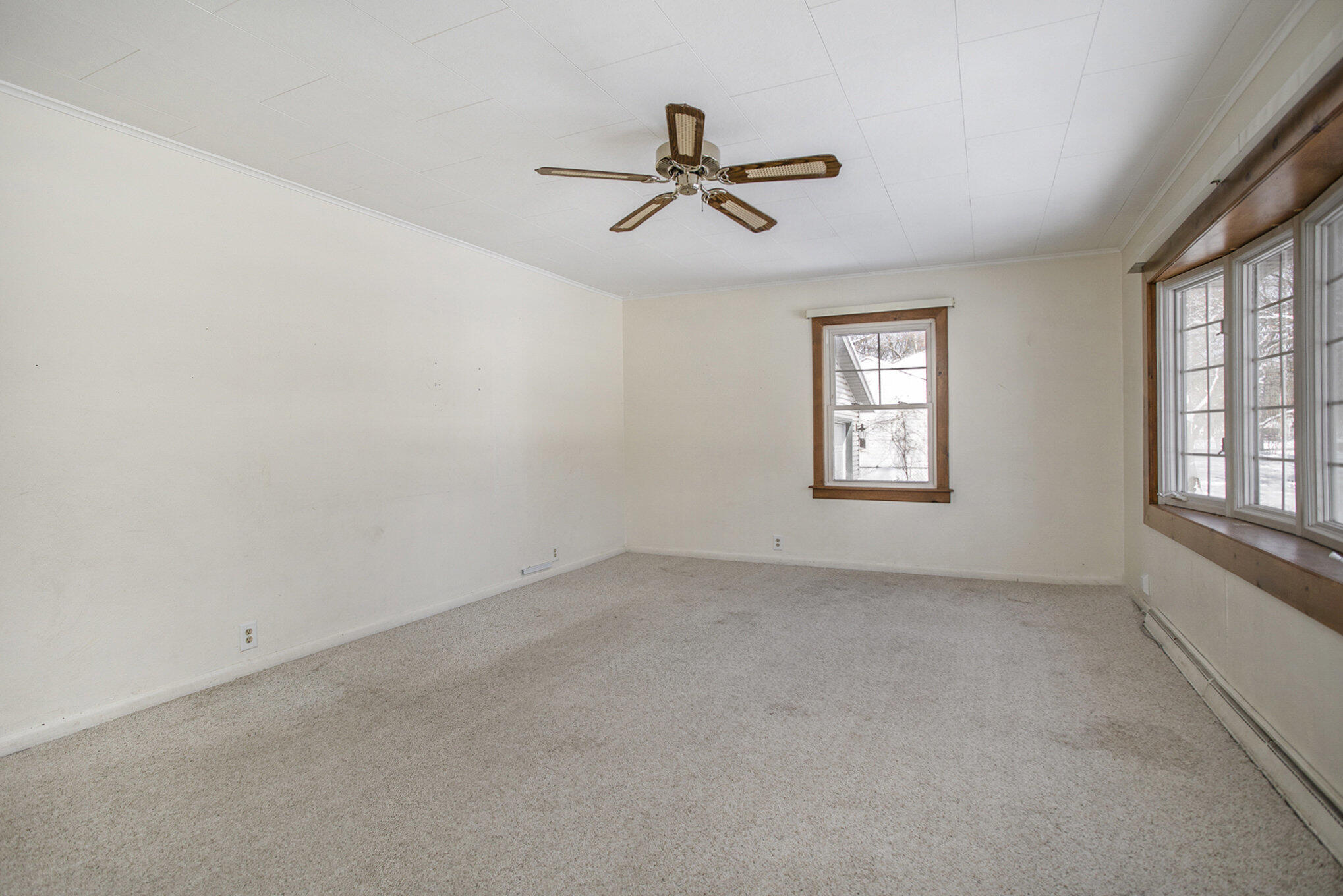 565 N Marshall Avenue