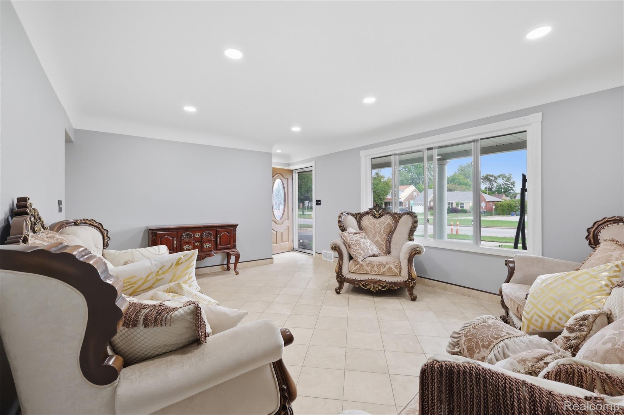 18116 Outer Drive