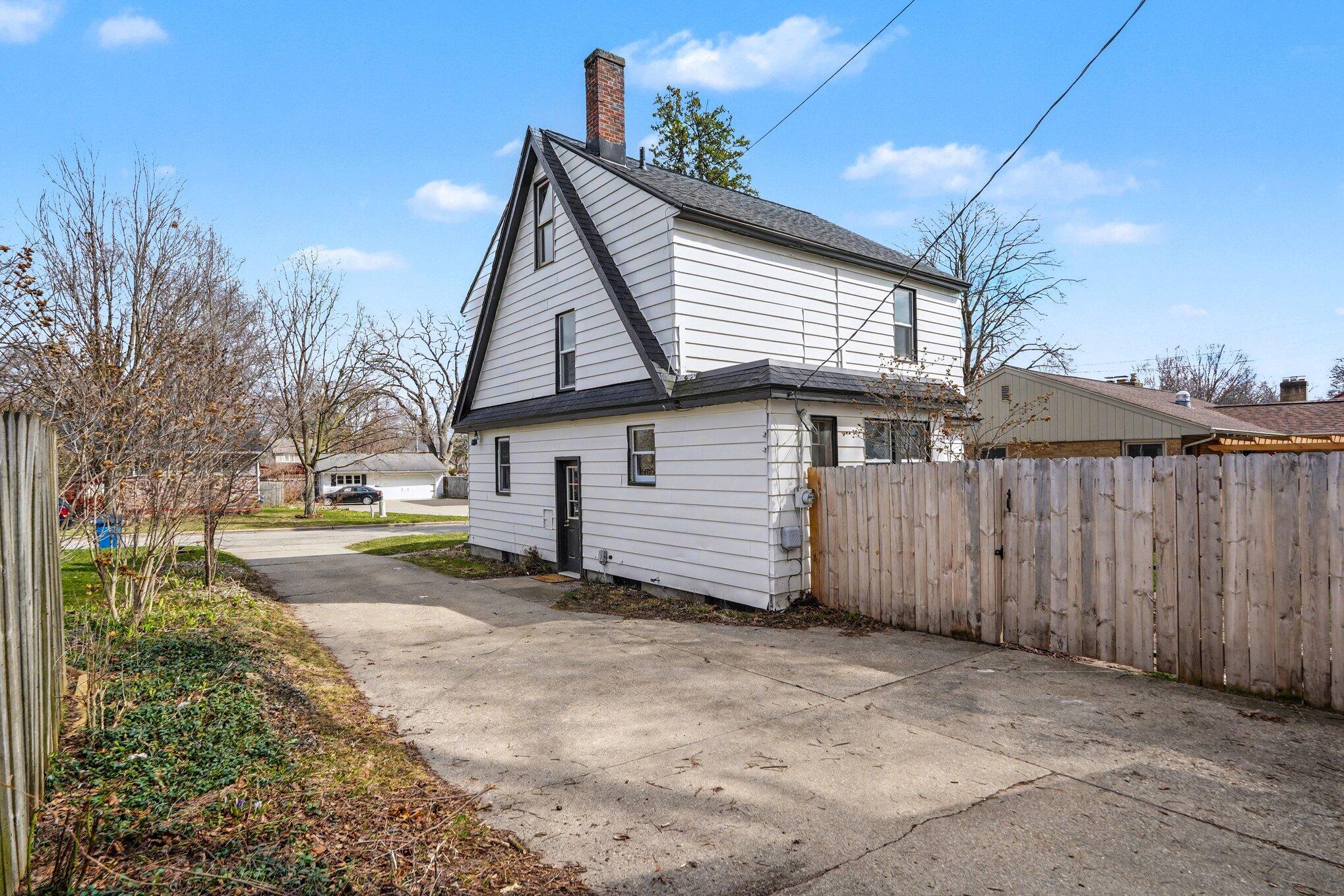 2443 Cherrywood Court SW