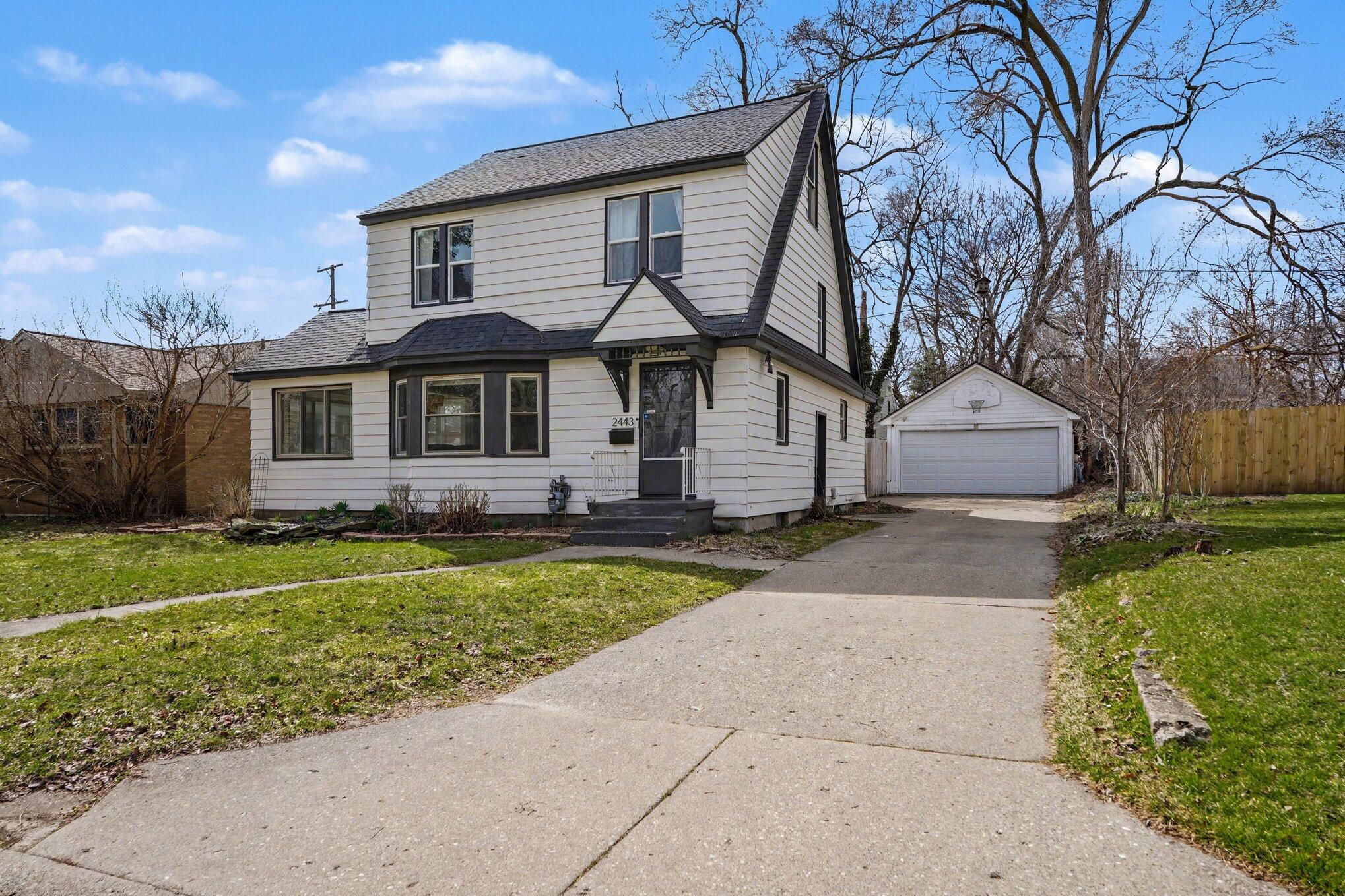 2443 Cherrywood Court SW