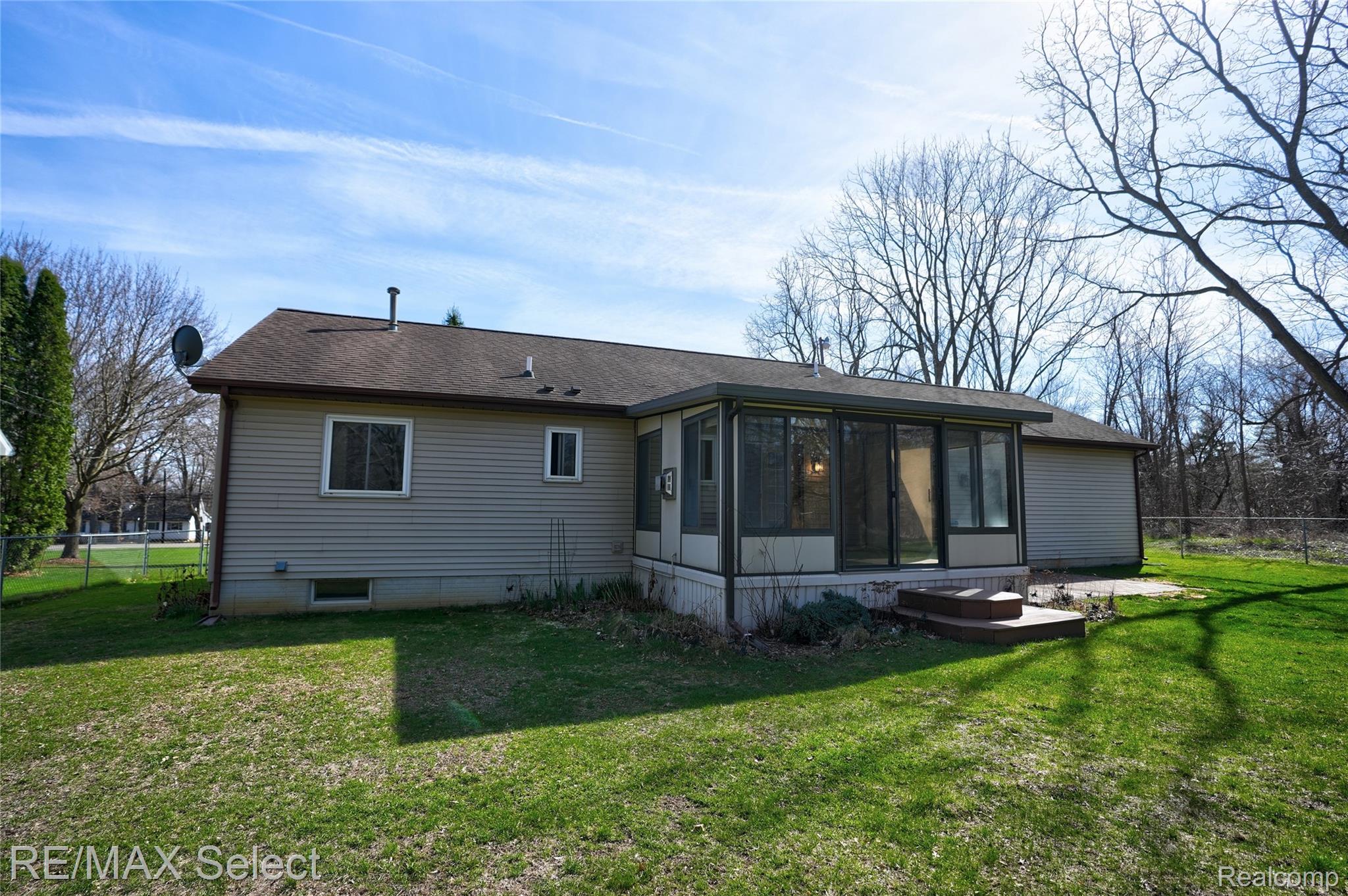 3288 W Grand Blanc Road