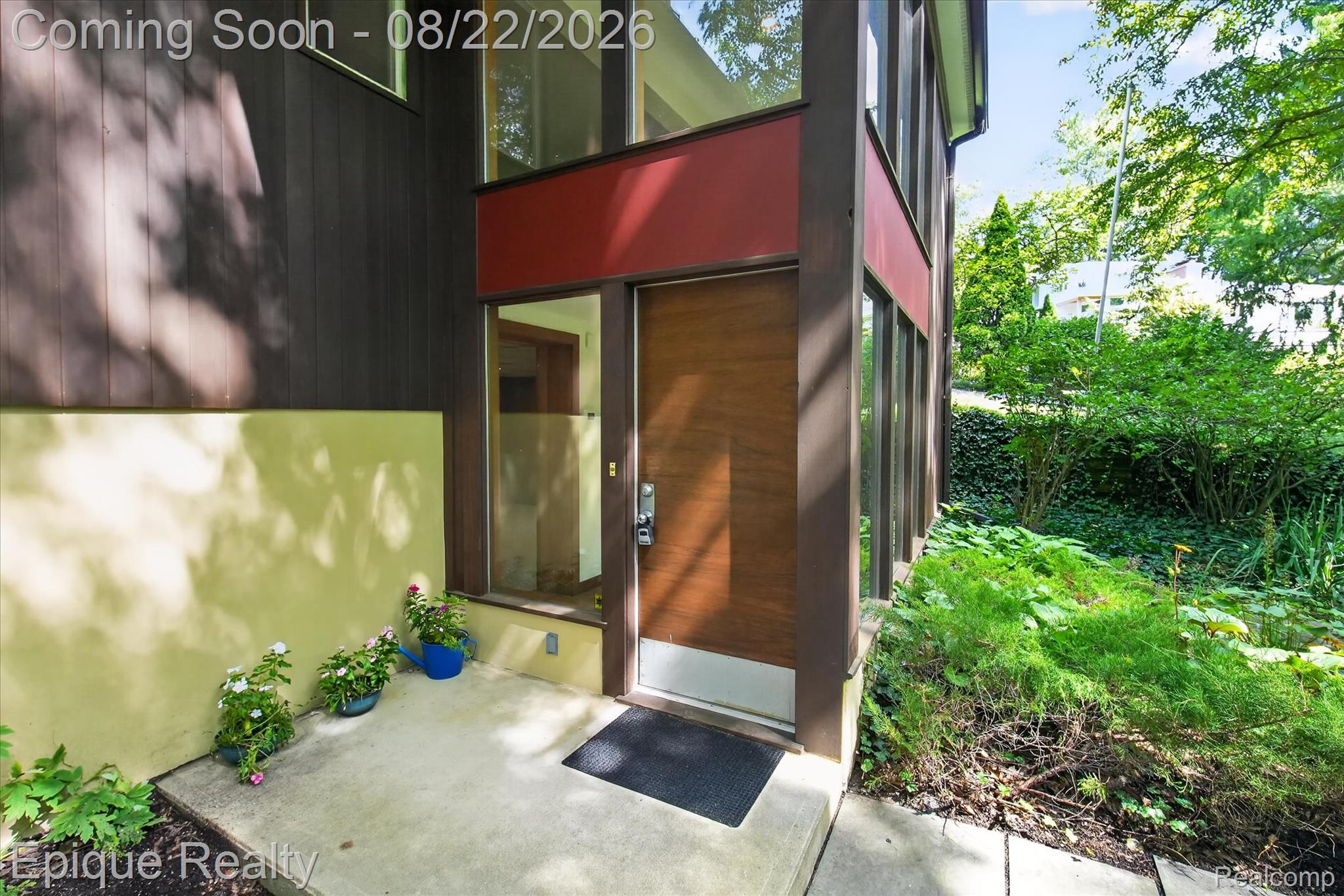 2200 Navarre Circle