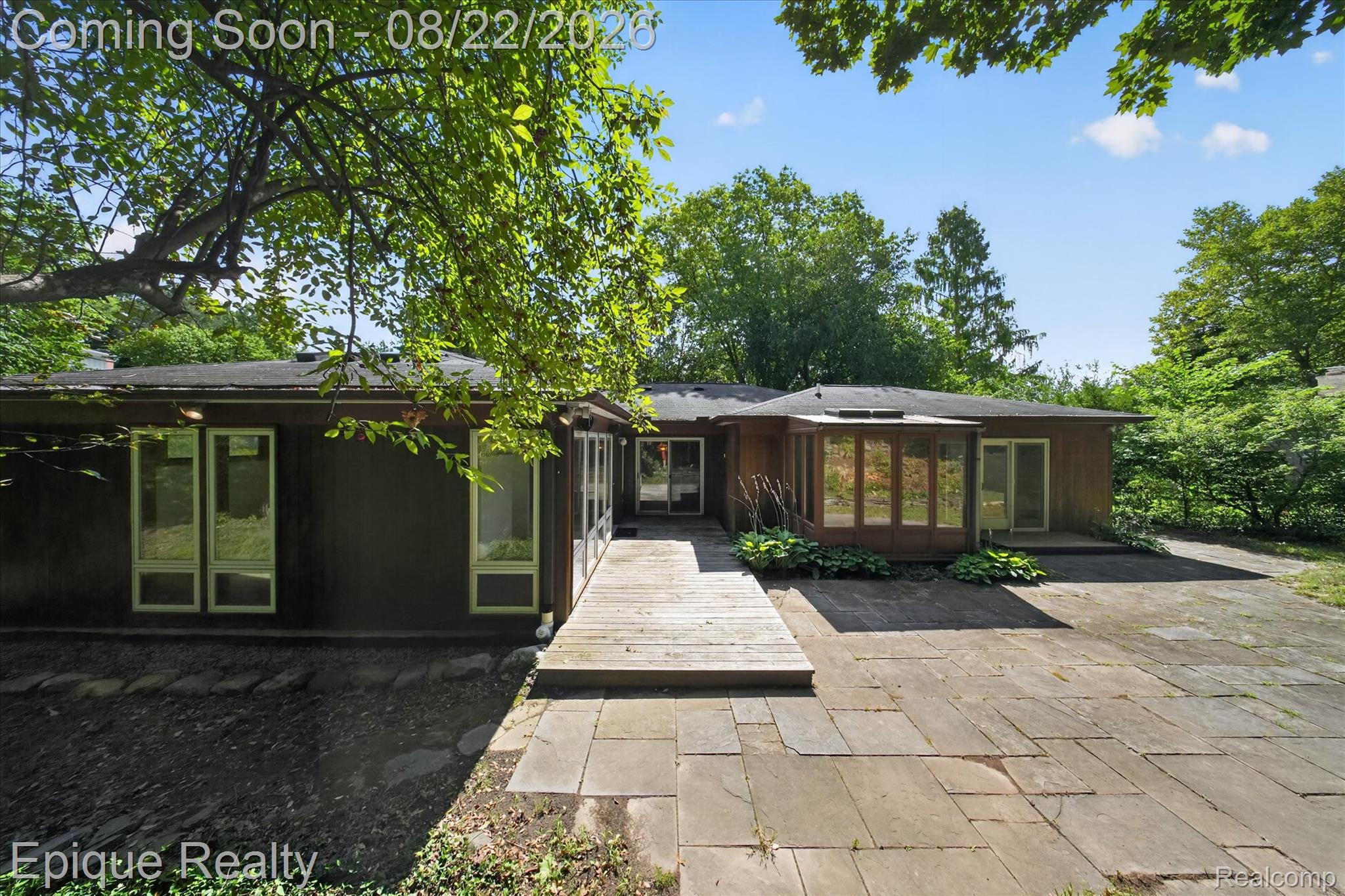 2200 Navarre Circle