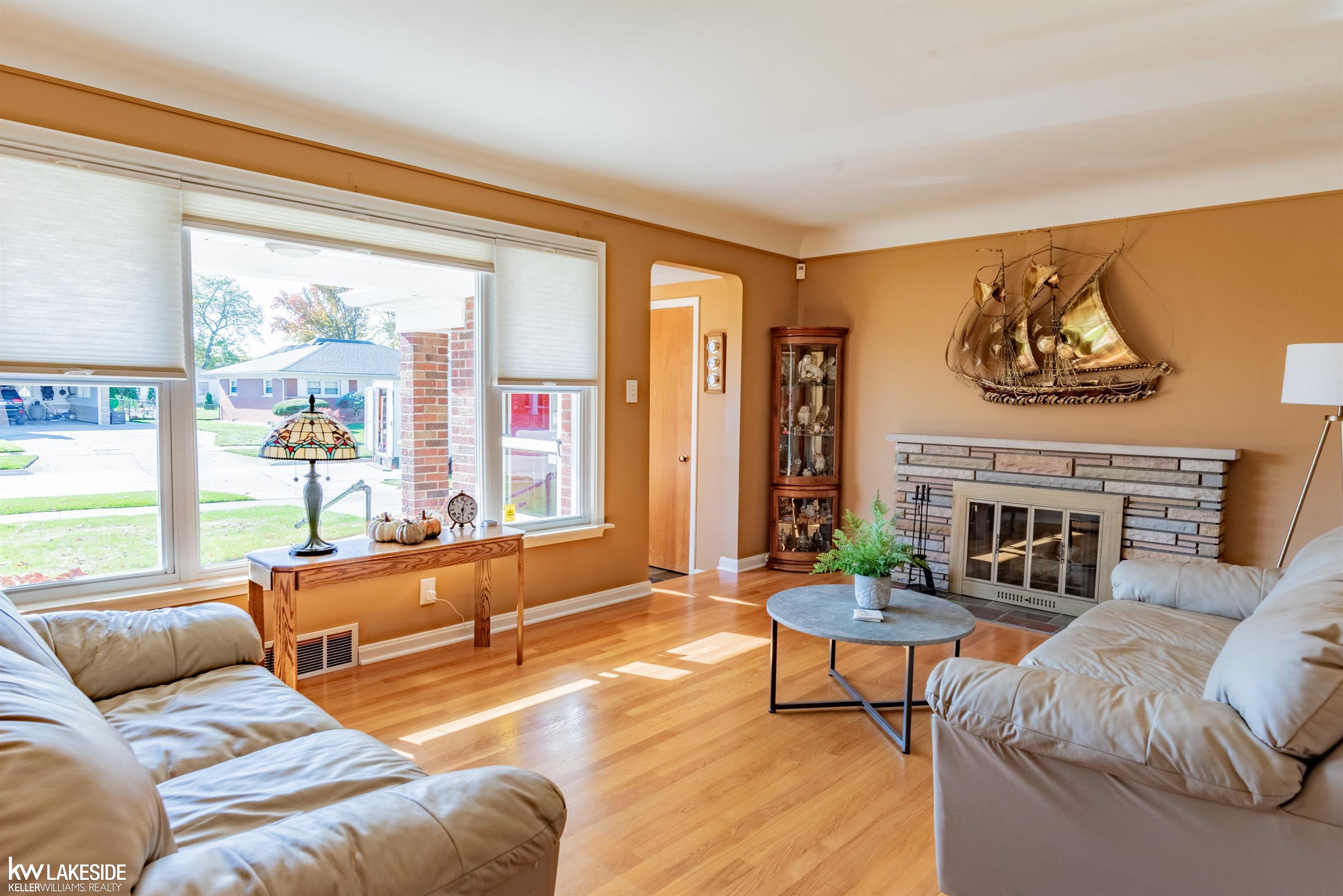 21125 Lakeland Street