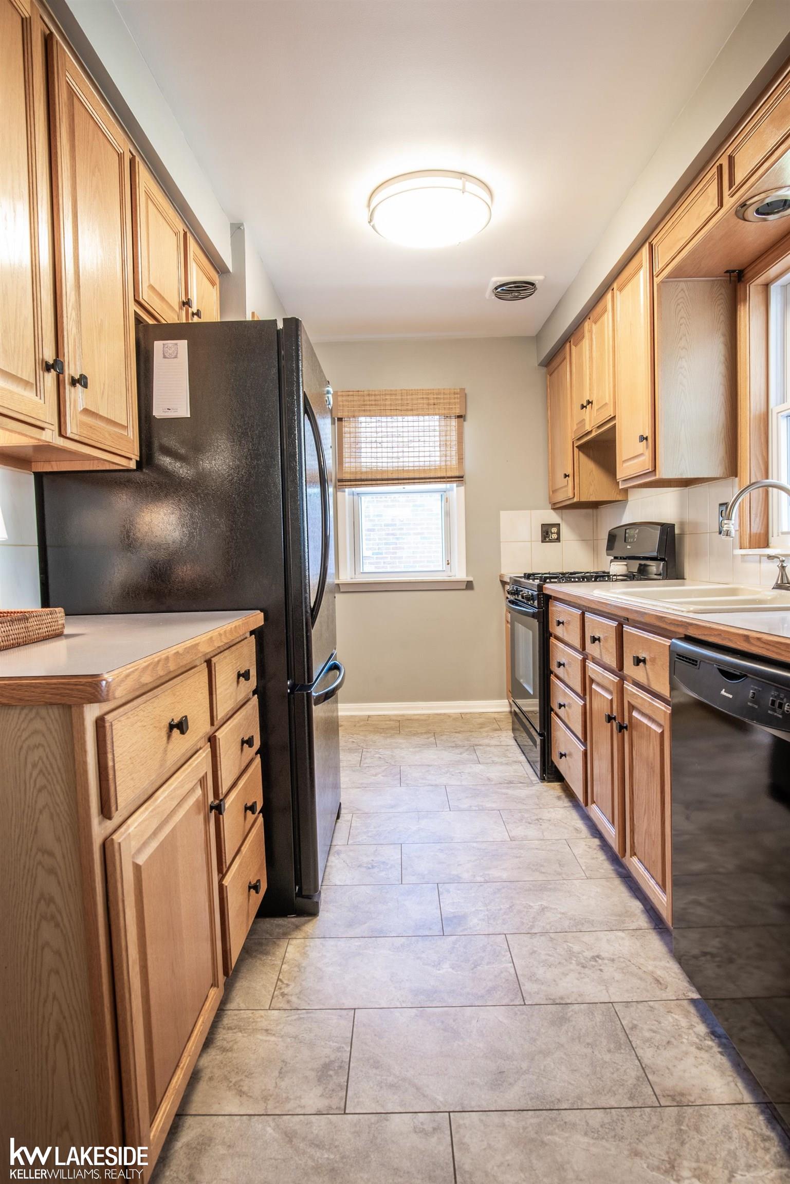 21125 Lakeland Street