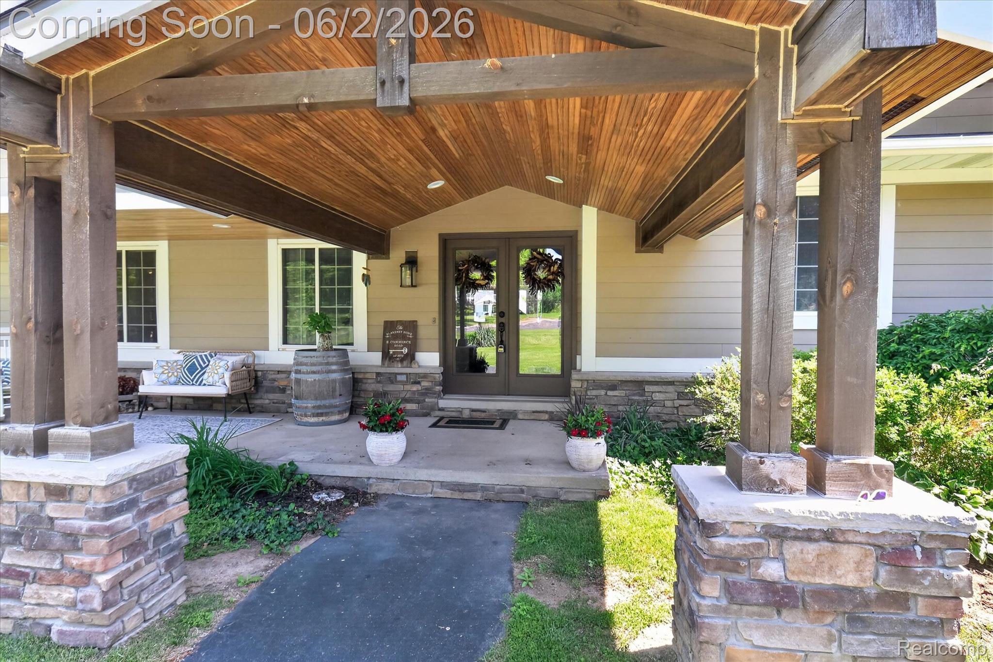3860 E Commerce Road