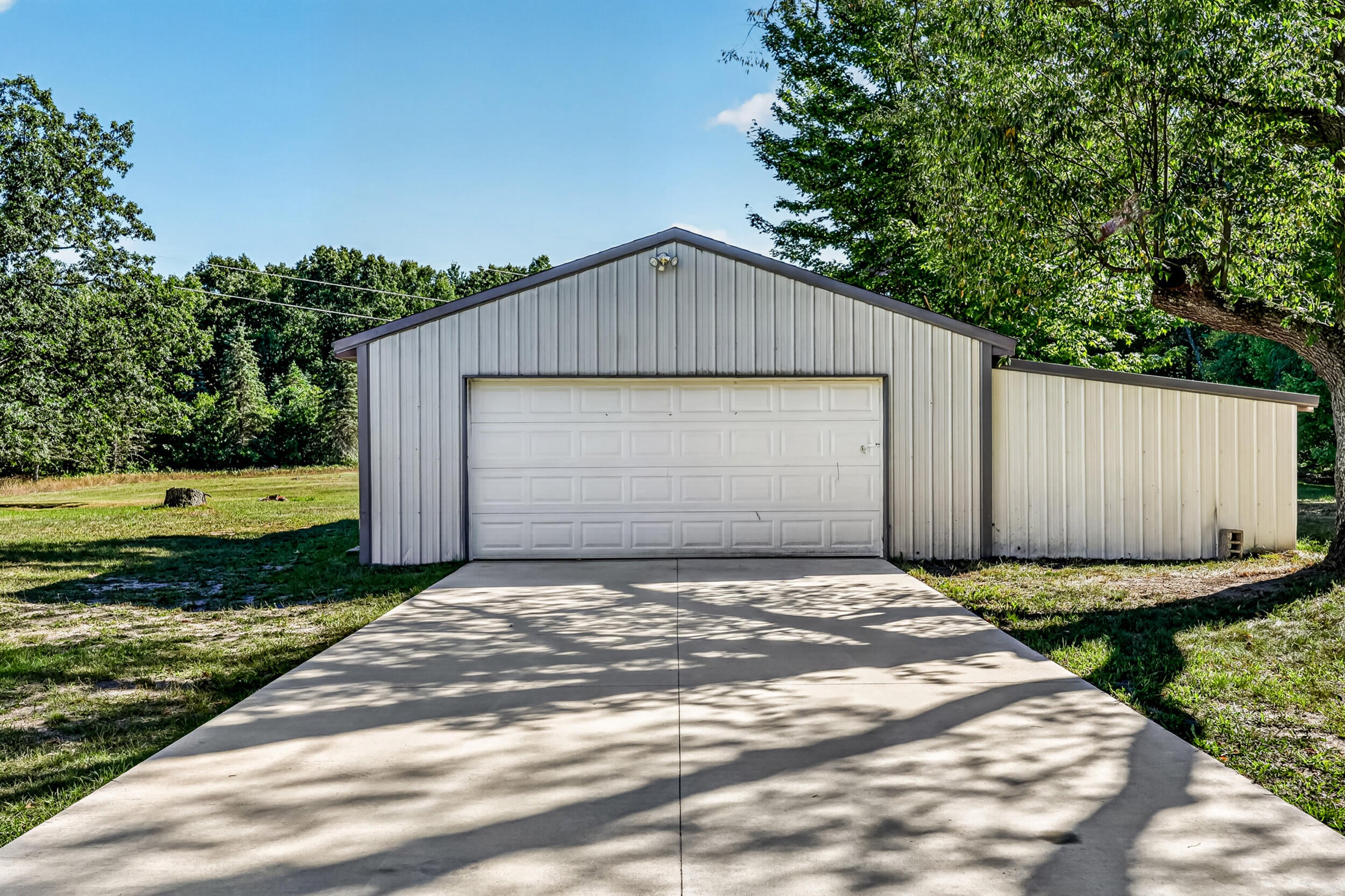 2465 E Arthur Road