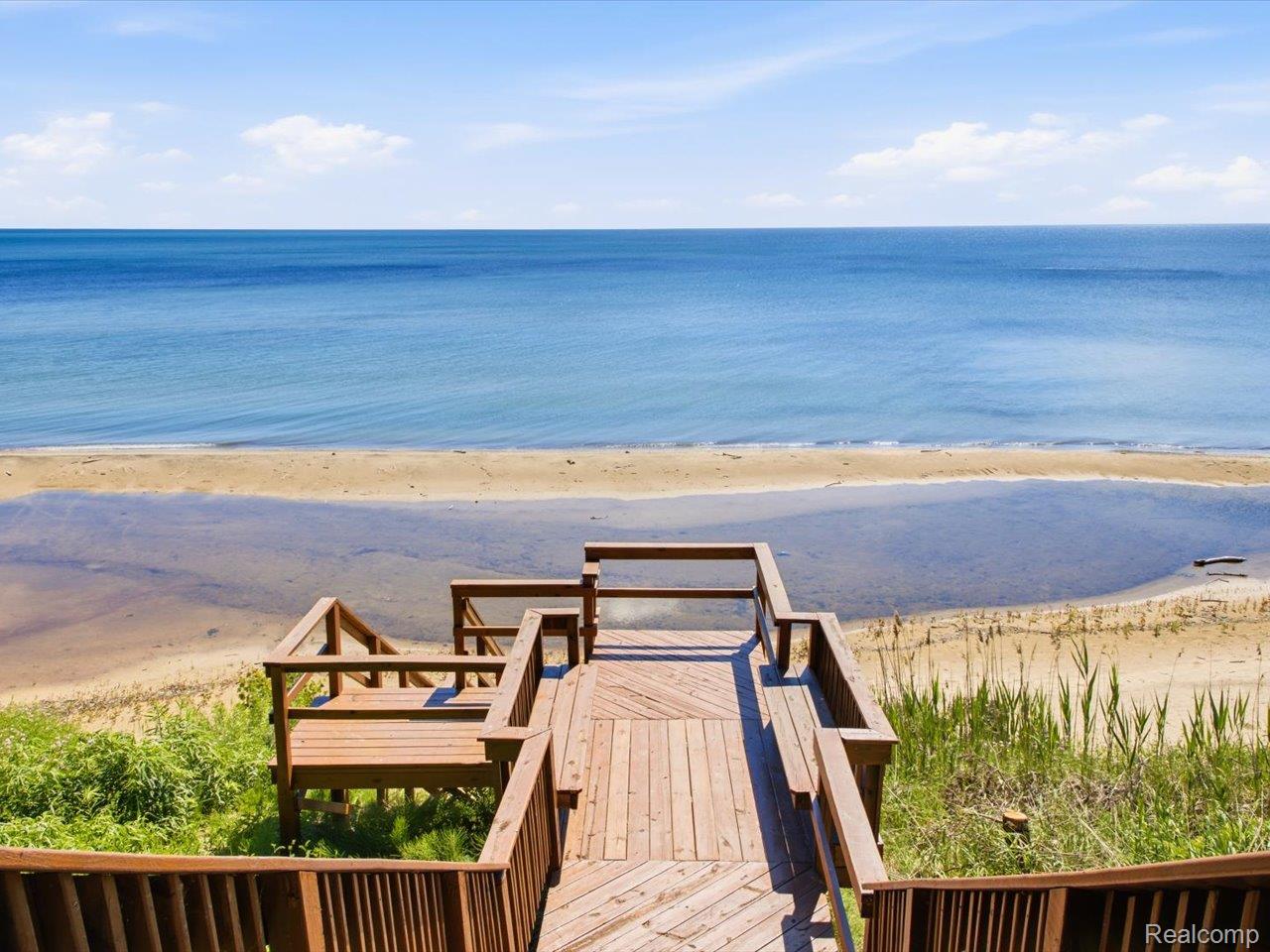 2545 Lakeshore Road