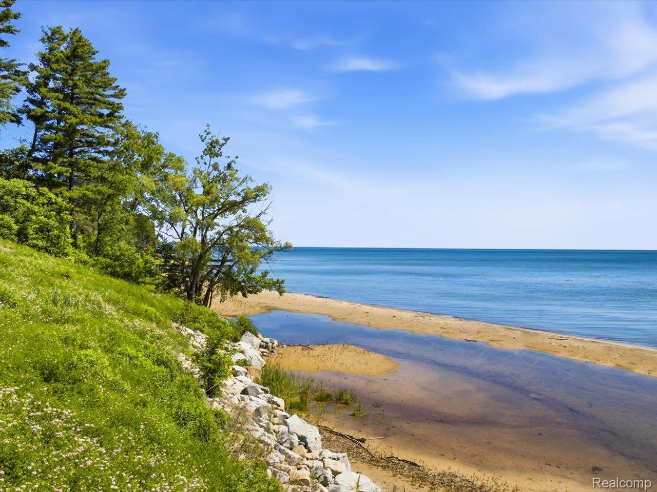 2545 Lakeshore Road
