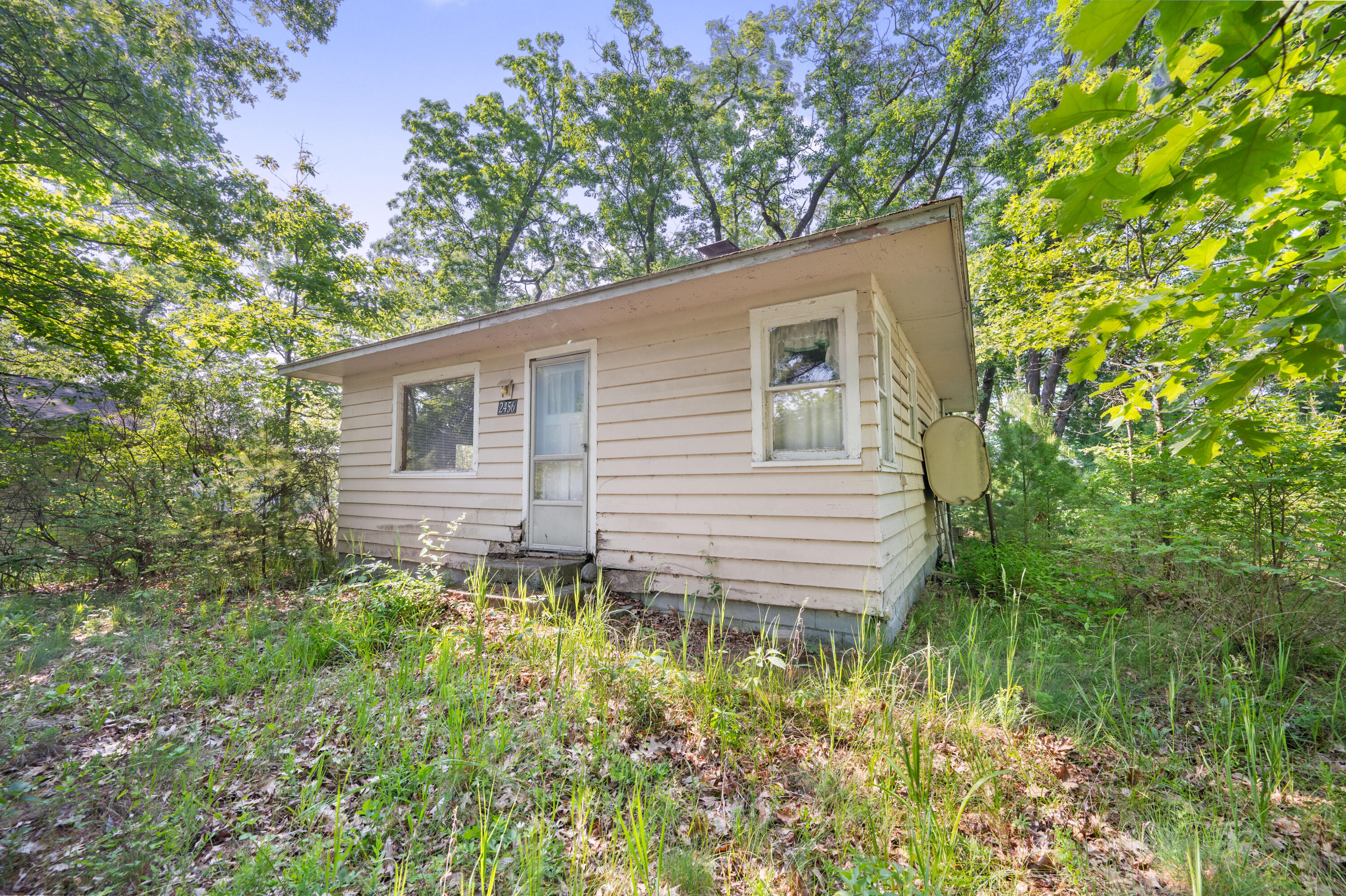 2456 Woodland Lake Dr