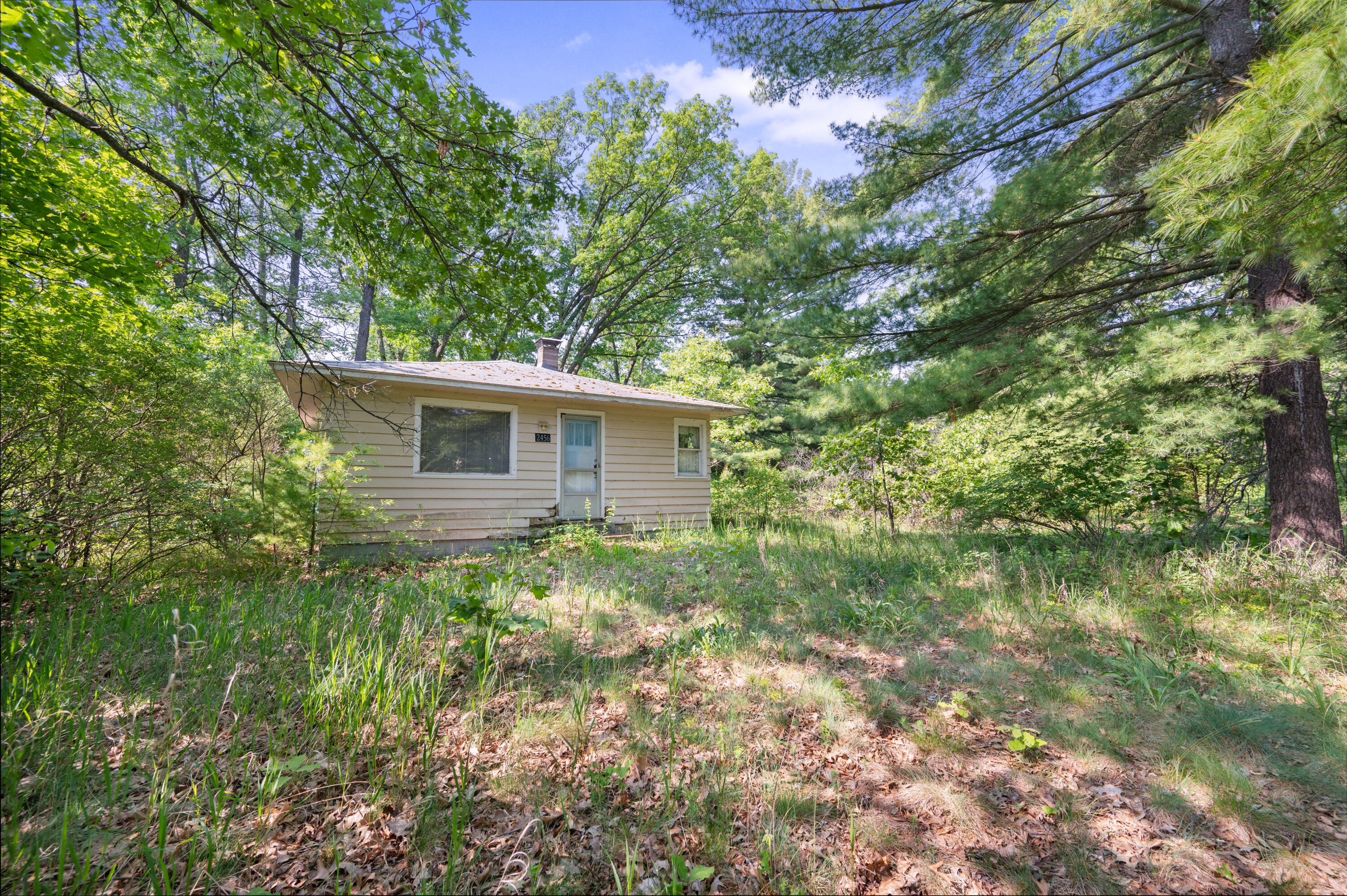 2456 Woodland Lake Dr