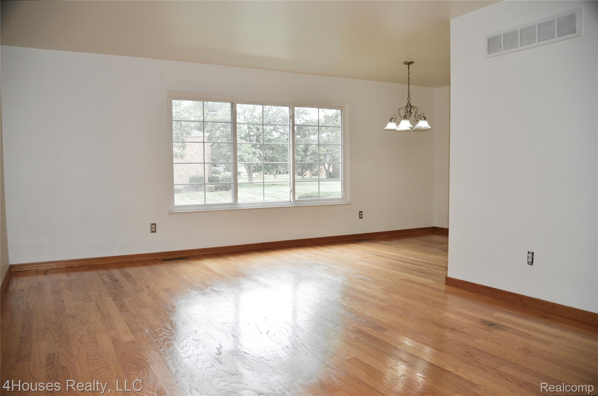 737 E Fox Hills Drive 180