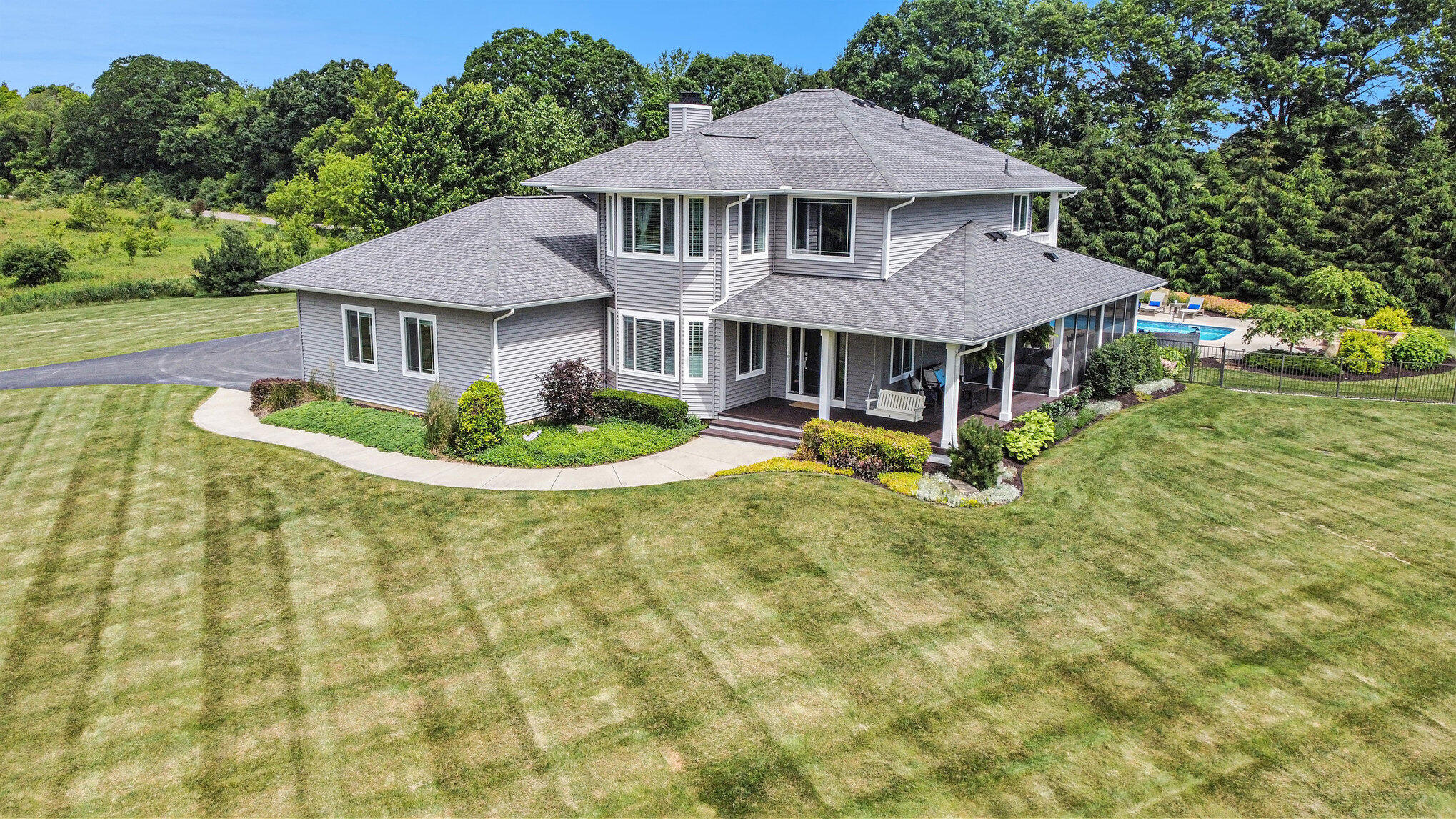 2122 Walnut Way