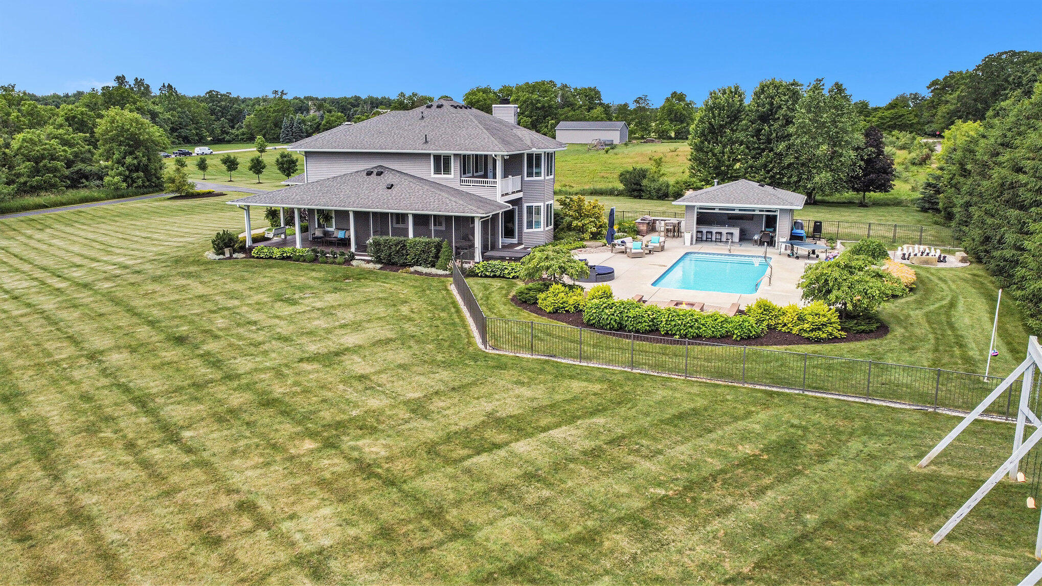 2122 Walnut Way