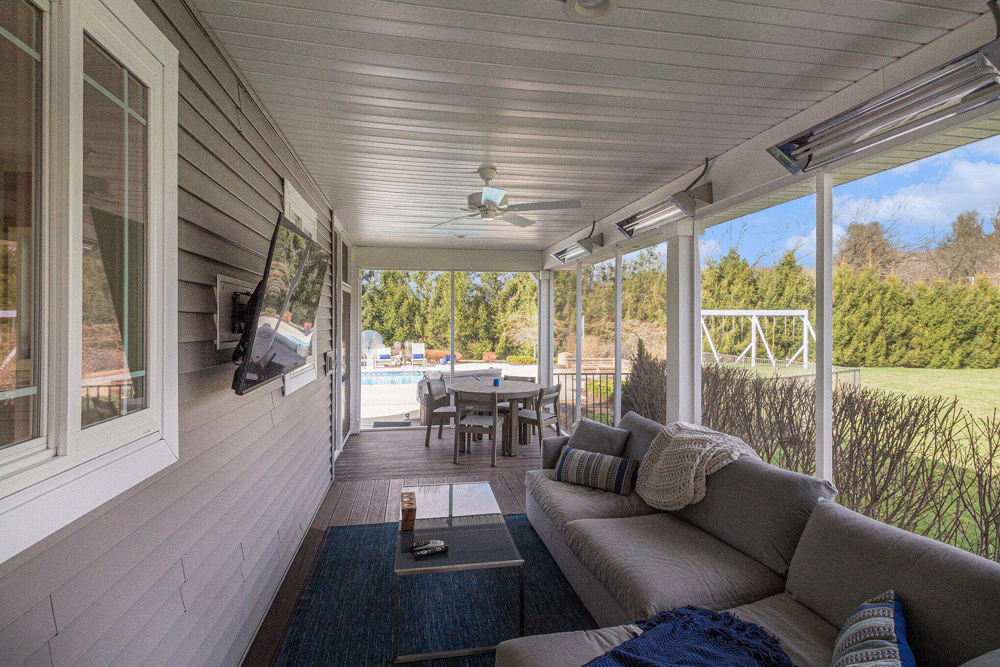 2122 Walnut Way