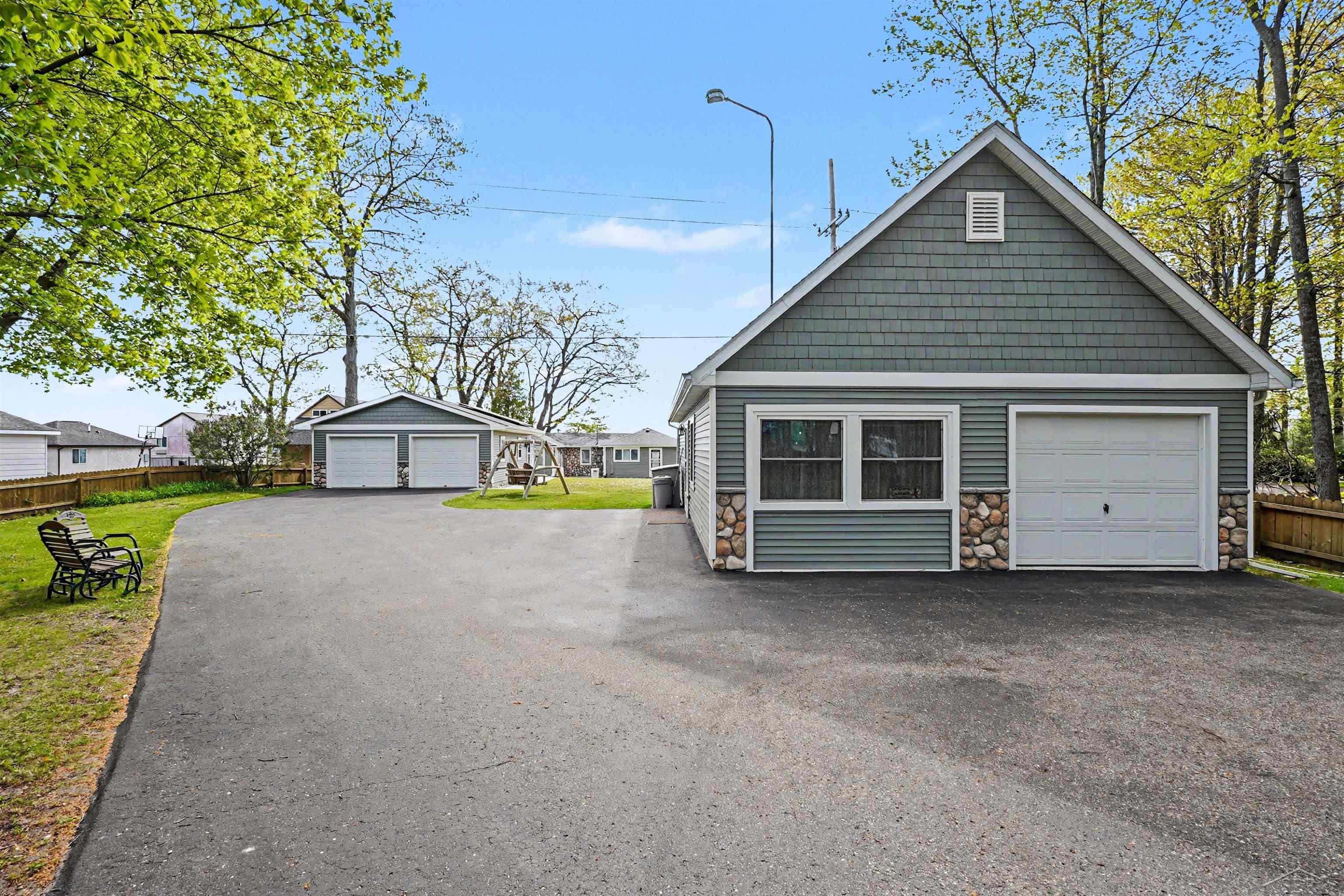 1220 N Huron Road