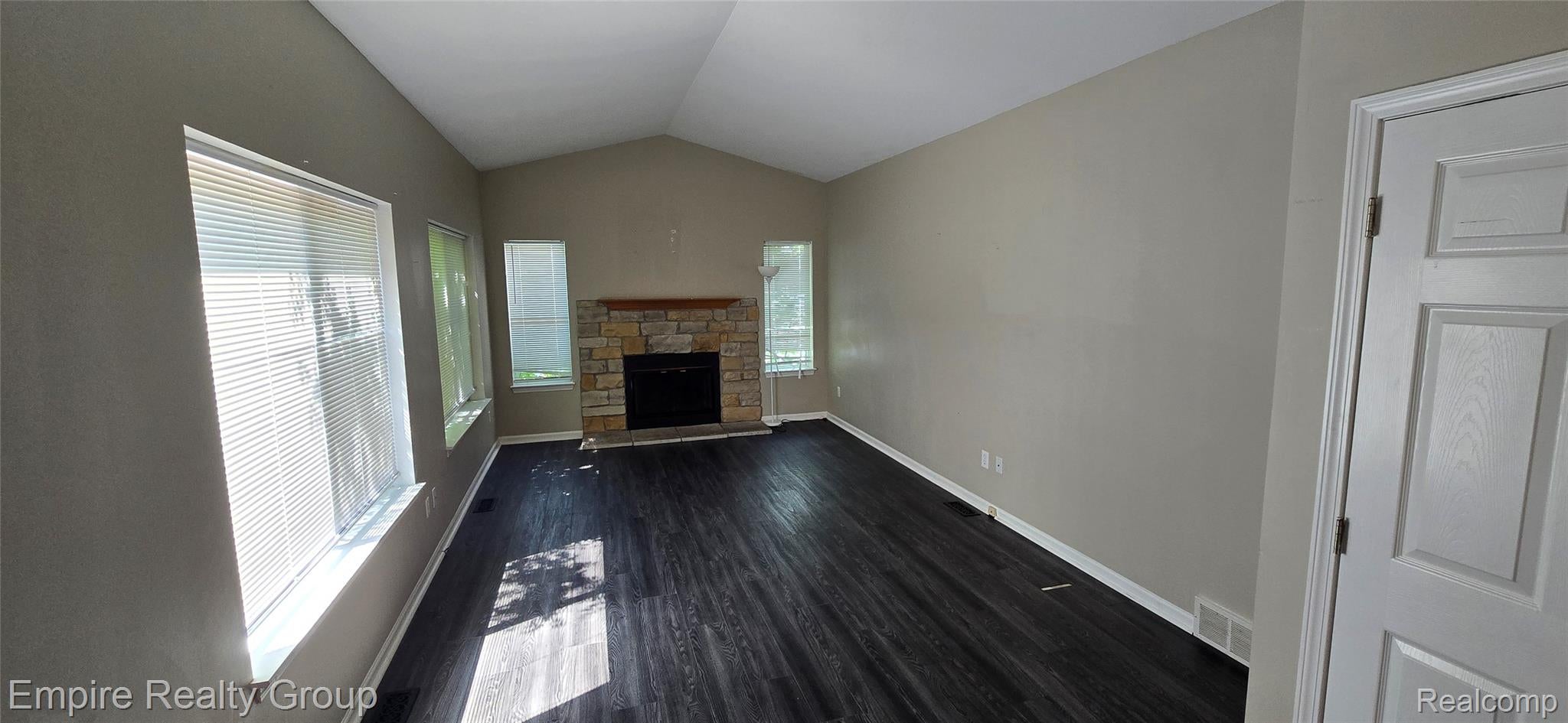 590 Thornhill Court