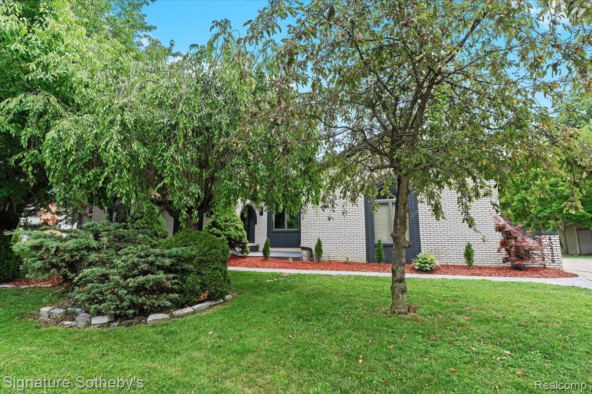 40526 Woodside Drive
