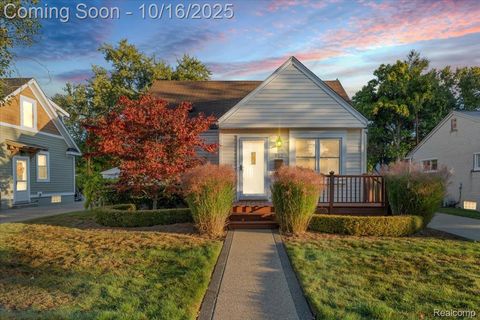 912 Woodsboro Drive Royal Oak City MI 48067