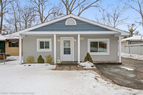 1345 Hendricks Way Waterford Charter Township MI 48328