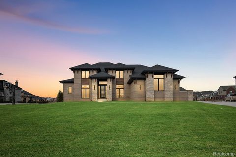 3818 ROYAL BERKSHIRE Lane Oakland Charter Township MI 48363