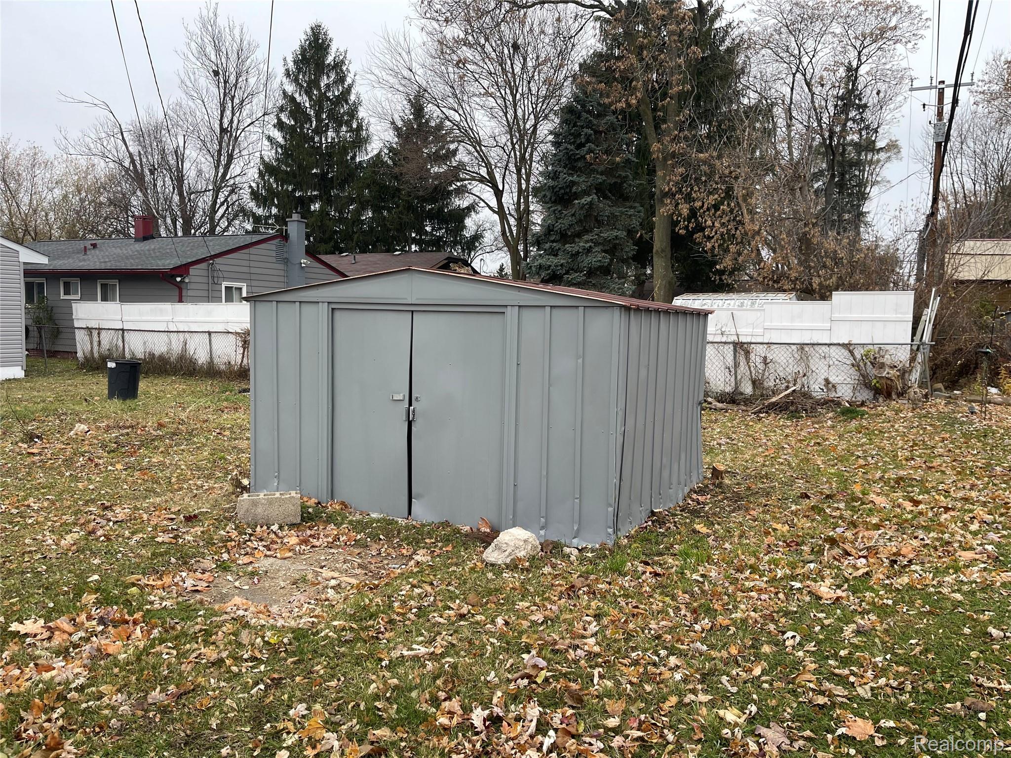 80 W Mansfield Avenue