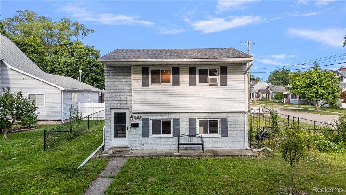135 GERALD Avenue