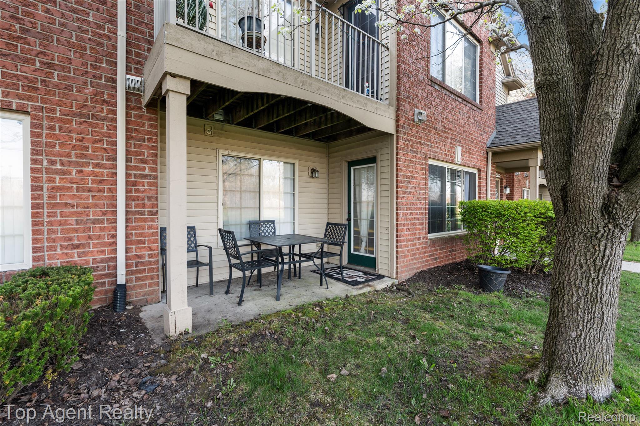 45512 Hidden View Court