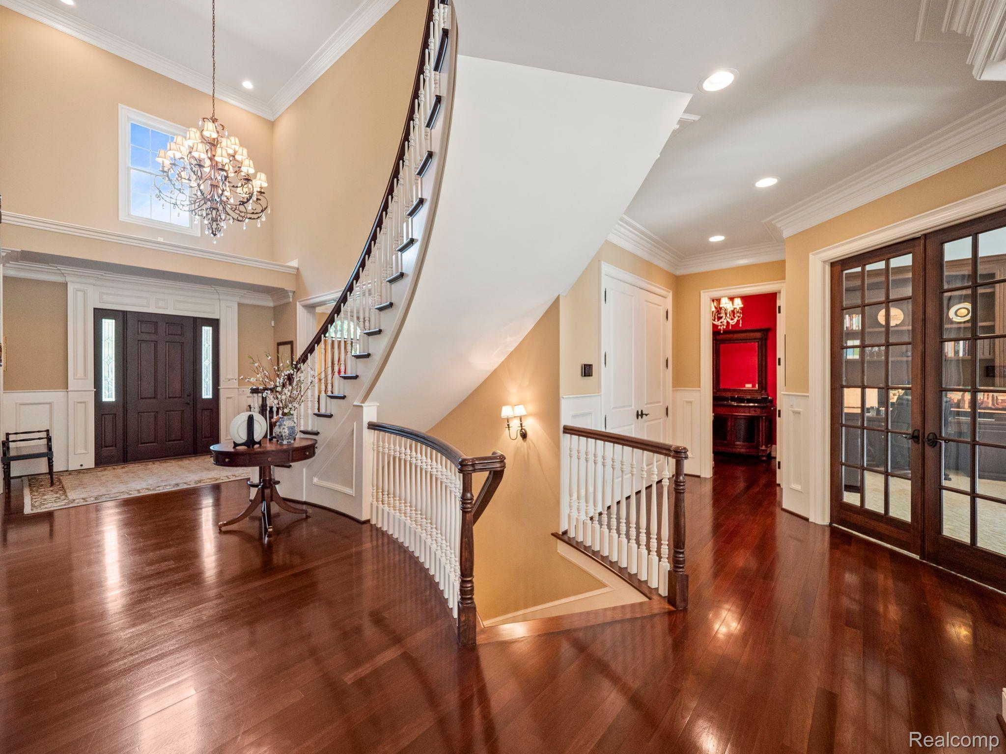 810 HIGHWOOD Drive