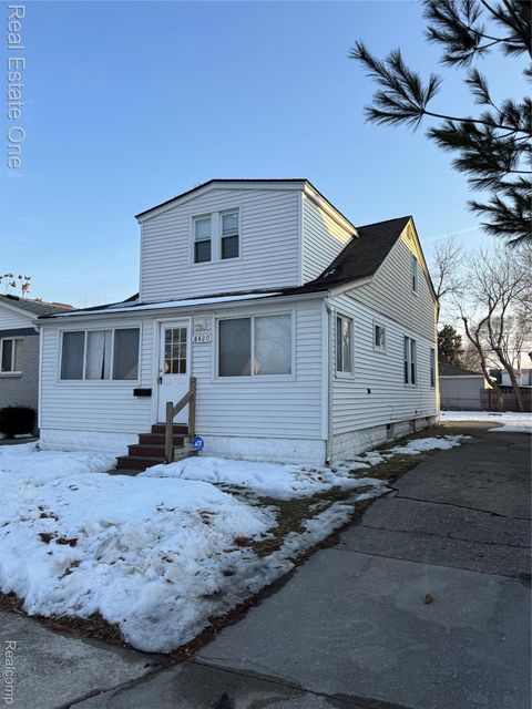 8420 Jewett Avenue Warren City MI 48089