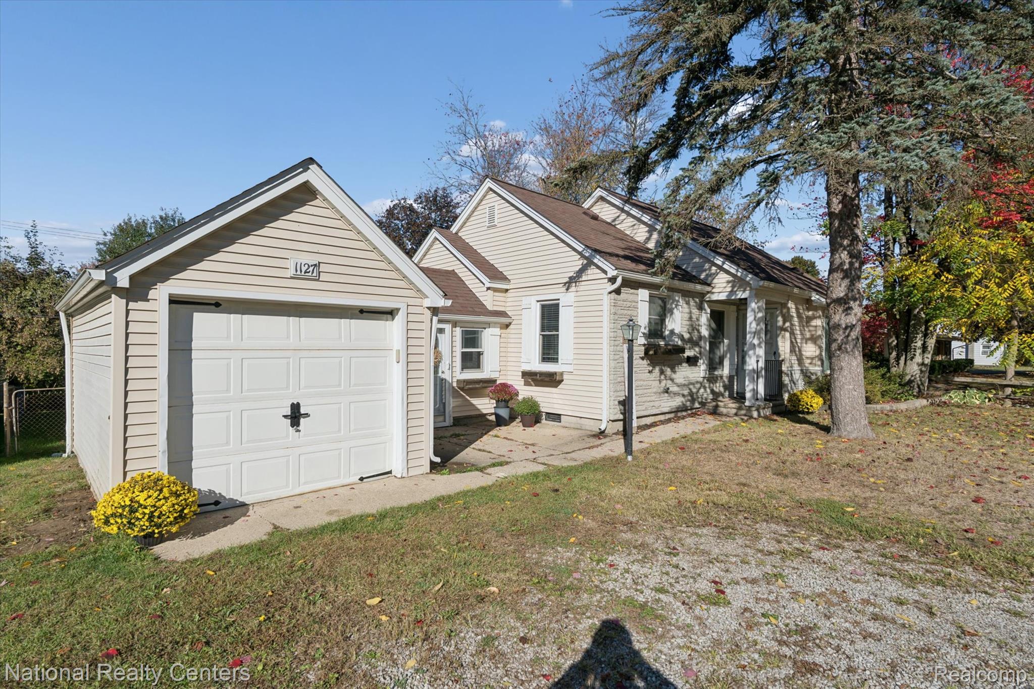 1127 E Commerce Street