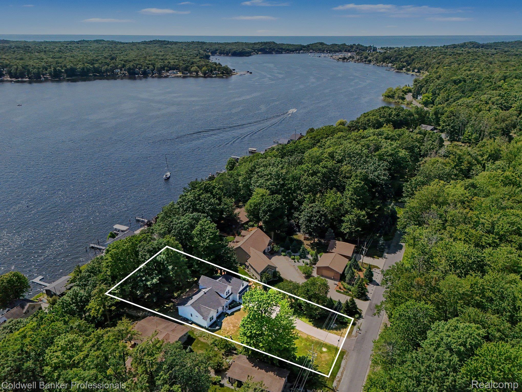 5253 W Lakeview Drive