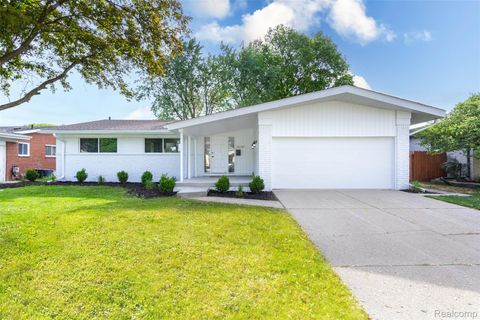 30238 Freda Drive Warren City MI 48093