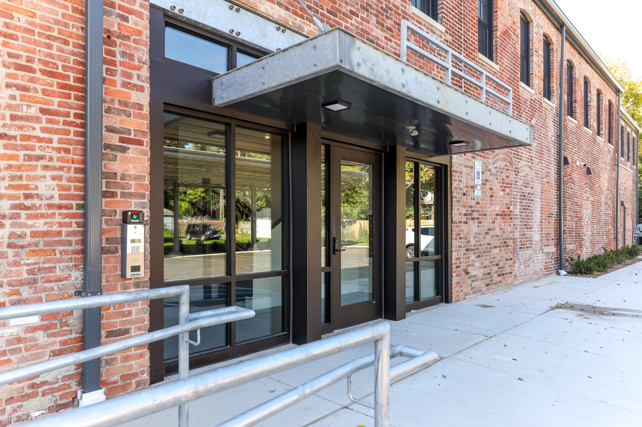 400 N River Street 305