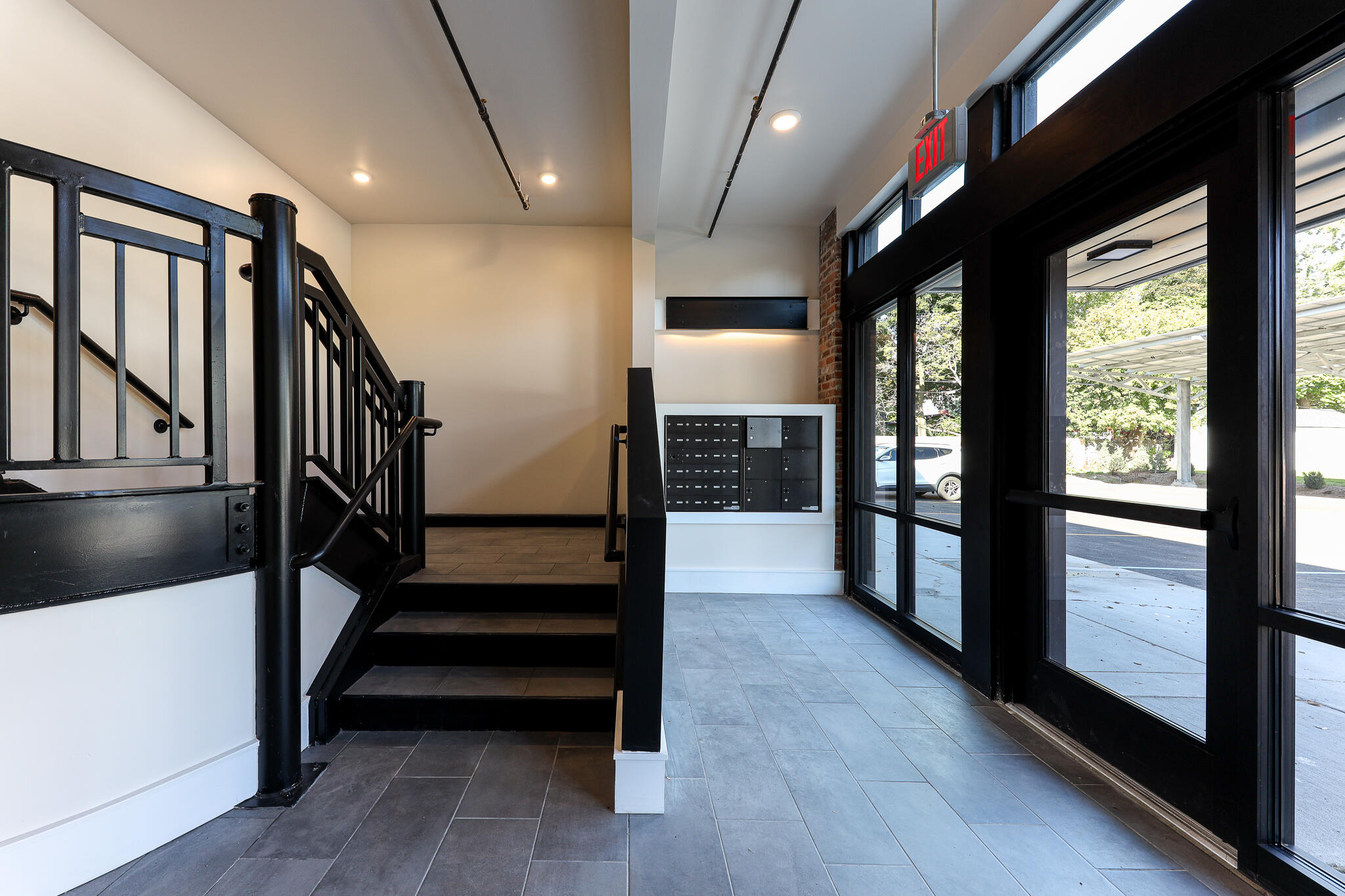 400 N River Street 305