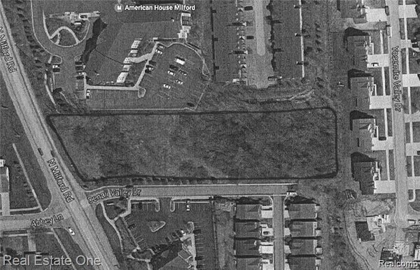 105 S MILFORD RD, MILFORD, MI 48381 - Image 1e99a4b5a2f9b3c8a6baa95e5a8eb3d2/3024391774