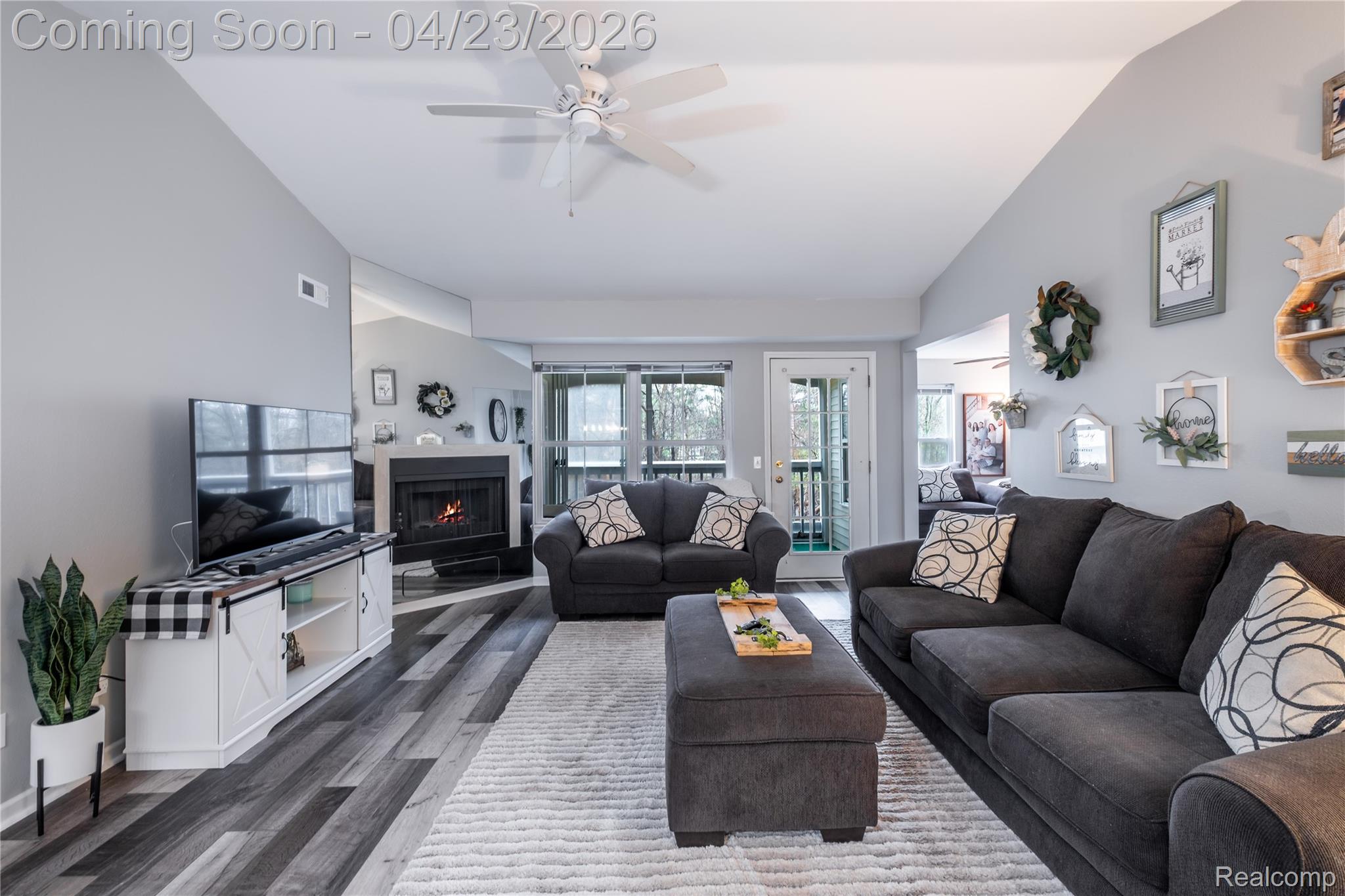 1221 Curzon Court 203