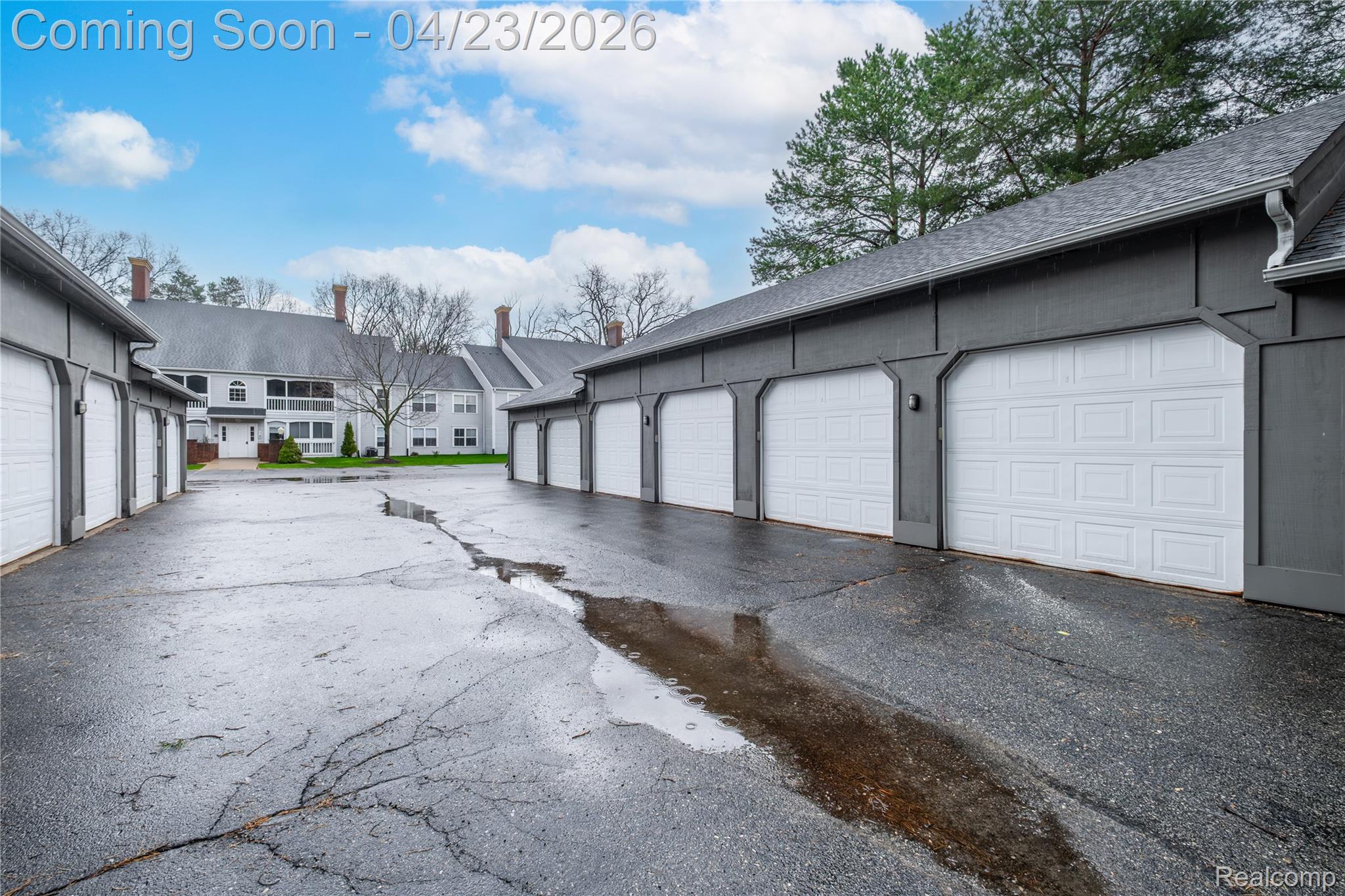 1221 Curzon Court 203