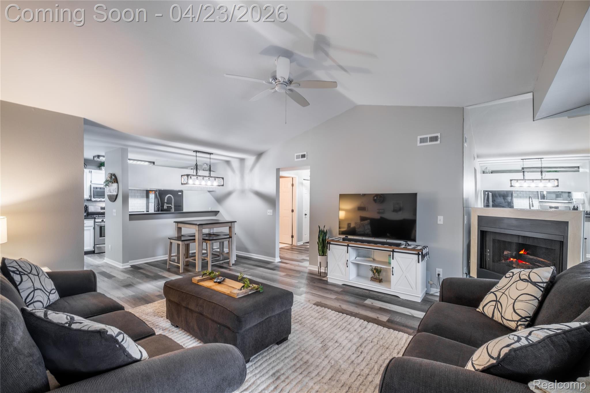 1221 Curzon Court 203