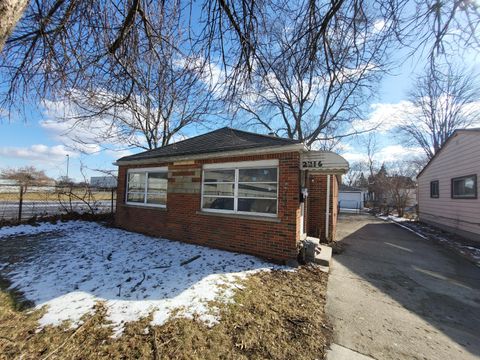 2216 Goulson Avenue Warren City MI 48091