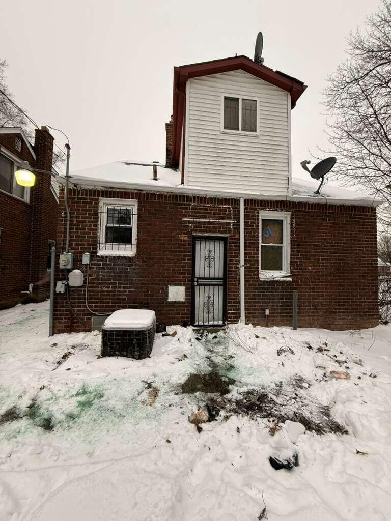 11704 Greenview Avenue