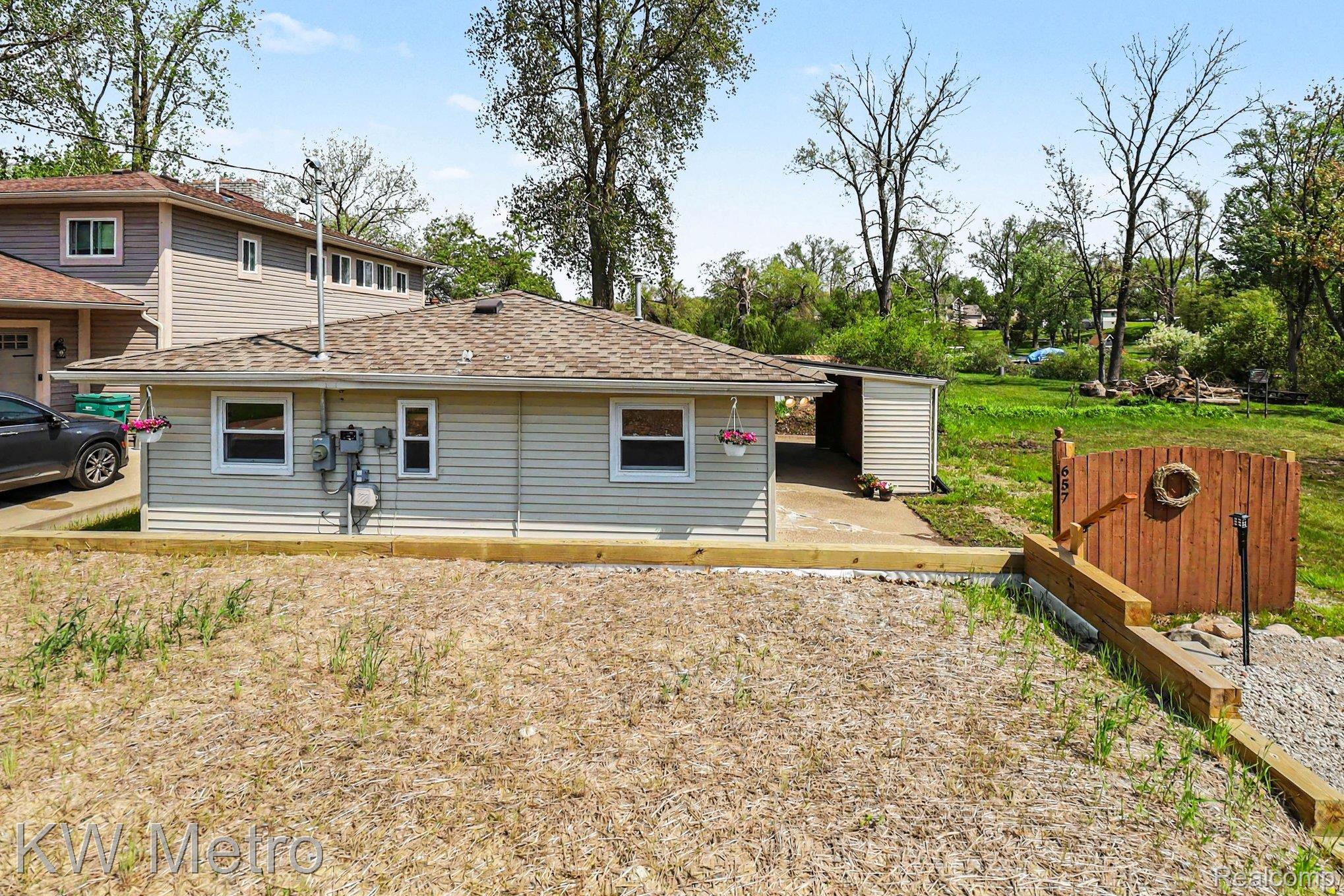 657 Dunleavy Drive