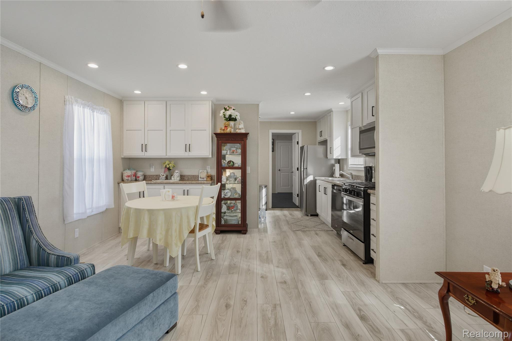 230 E MacGregor Court